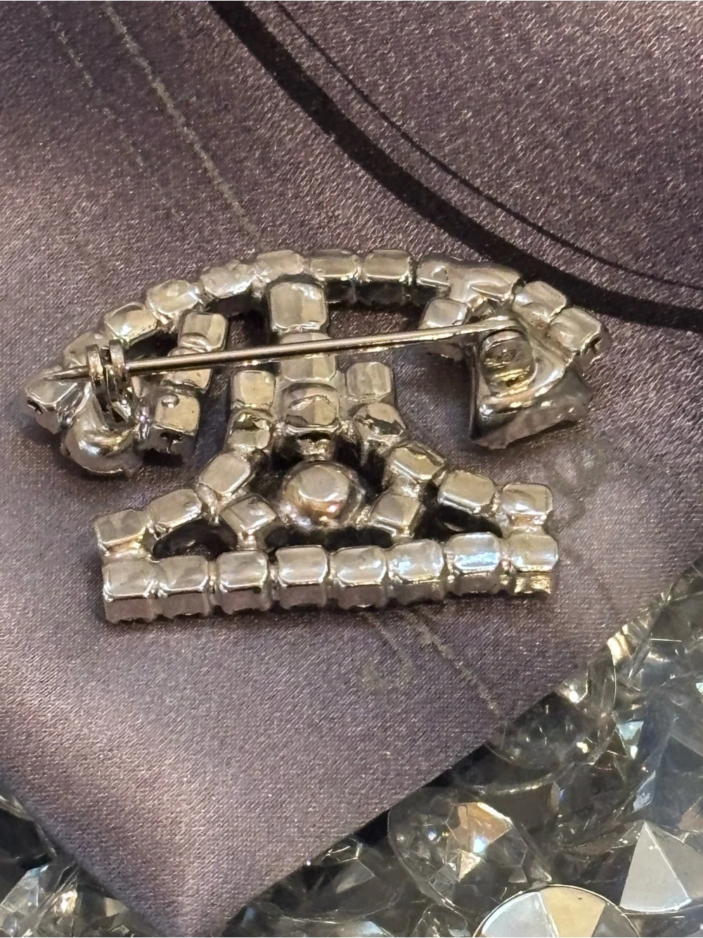 Garcia Two Guards 100% Silk Gray Abstract Tie + Rhinestone Telephone Brooch